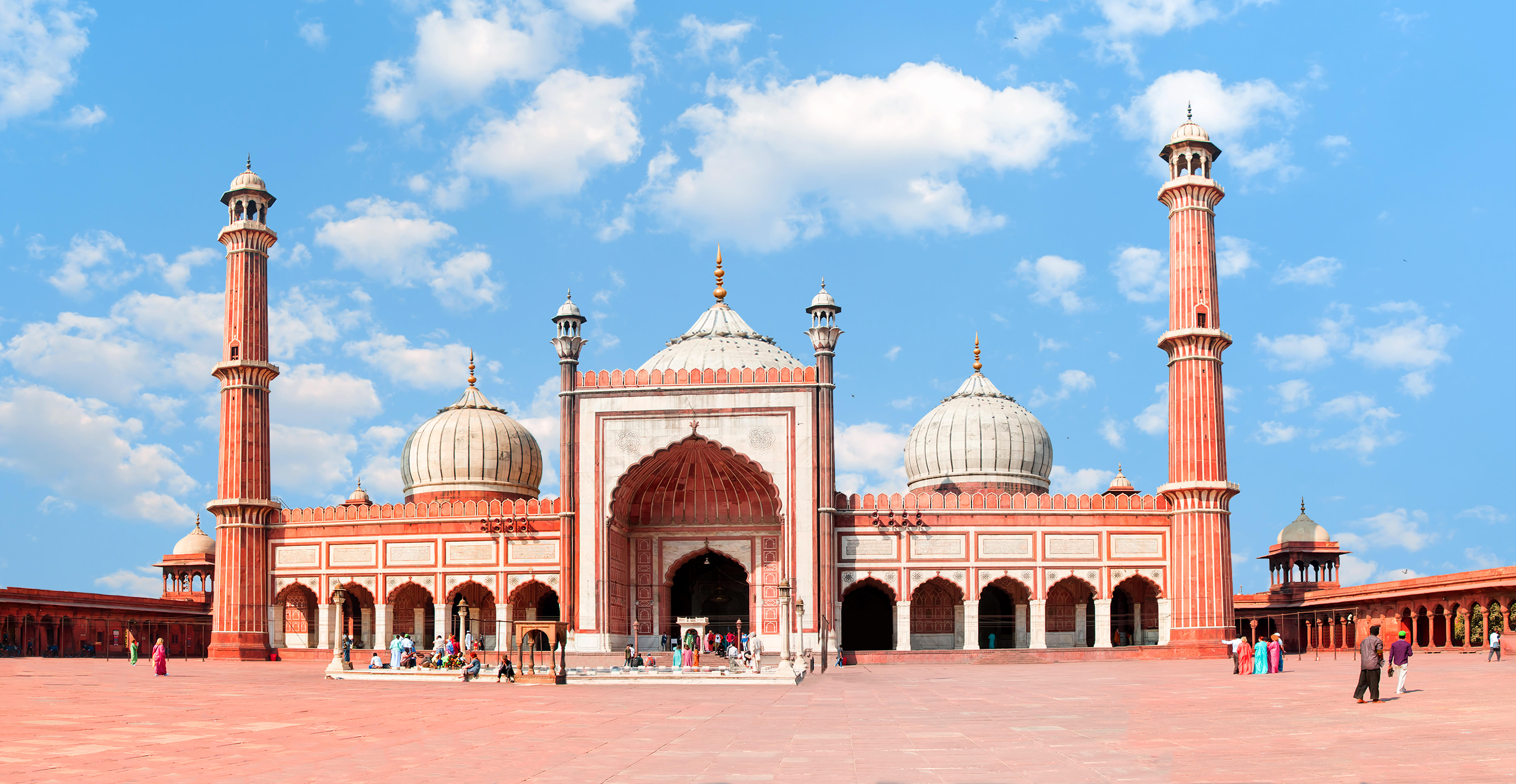 Go on an insightful tour of the capital city- Delhi