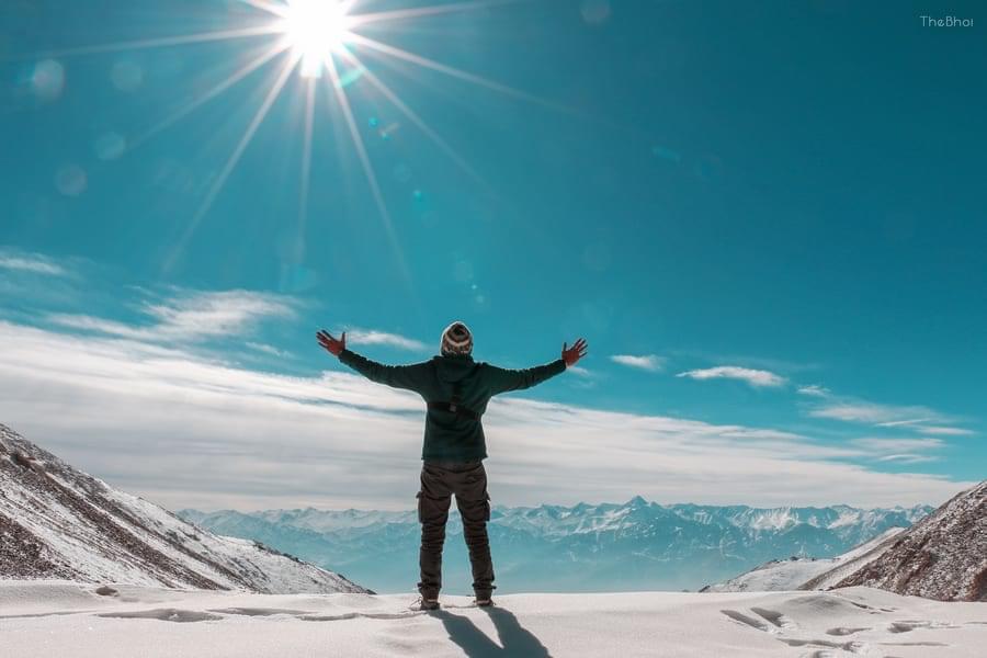 Trek through the white blanket of snowy mountains with your Ladakh Manali tour package