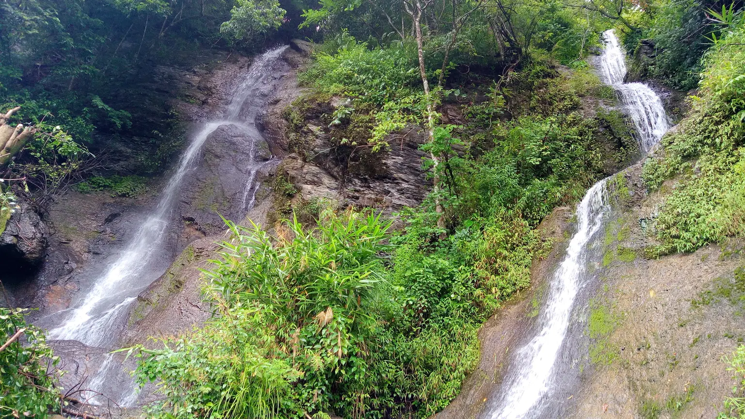 Jalagamparai Waterfall 