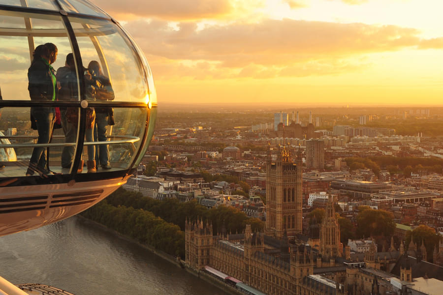 See London from 135 meters above the River Thames with friends