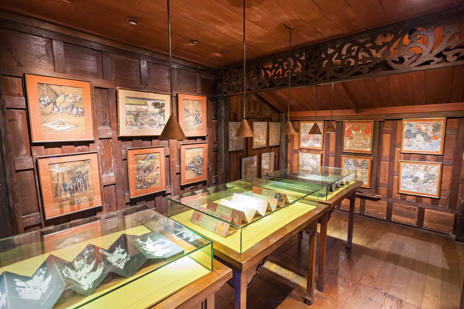 Wander through Jim Thompson House