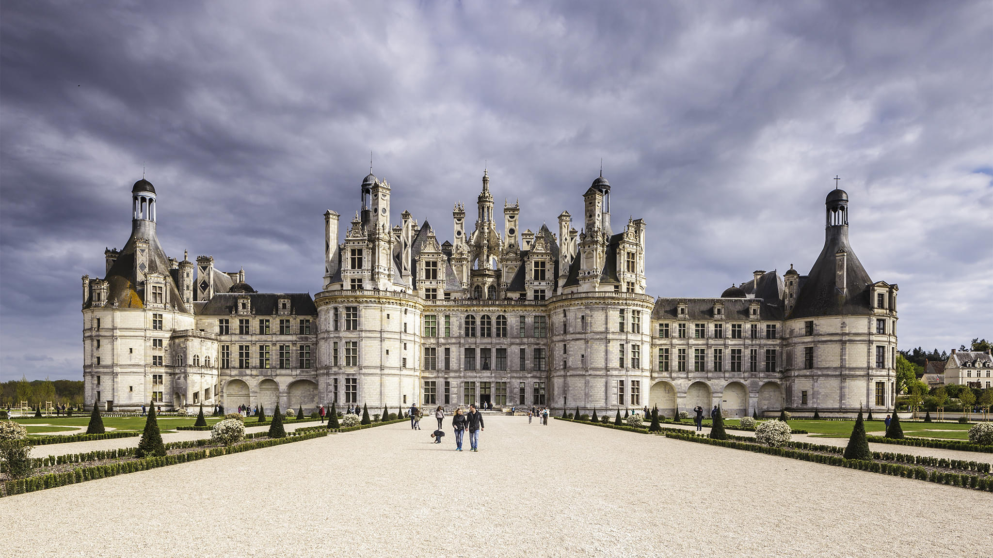 Châteaux Of The Loire ❤️美しいお城❤️ ⭐️♡匿名 France's Magnificent Châteaux - by Narrative Nomad