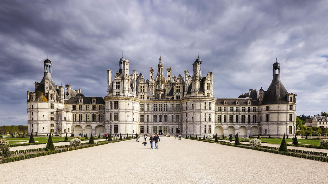 Admire the picturesque architecture of Chateau de Chambord