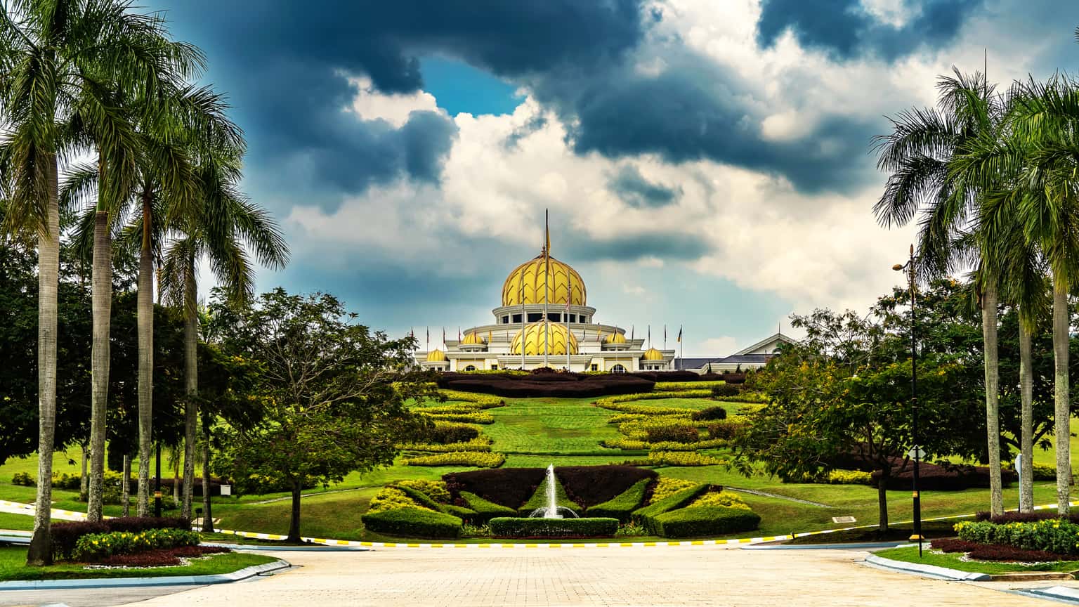 Malaysia on a Budget | Exploring Kuala Lumpur Highlights