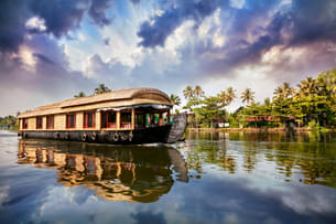 Panoramic view of Alleppey Houseboat, Kerala