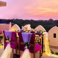 Enjoy a picturesque dinner with a scenic sunset in Jaipur