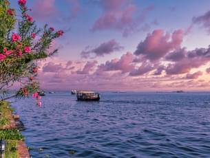 House boating in Marine Drive, Kochi