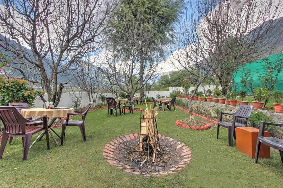 A Luxurious Stay Amidst Apple Orchard In Manali  Image