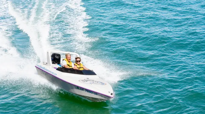 Enjoy this water activity of speed boat with your pals
