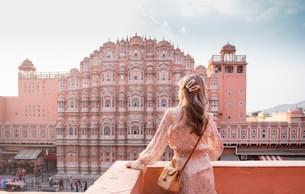 Tourist enjoying the views of Hawa Mahal