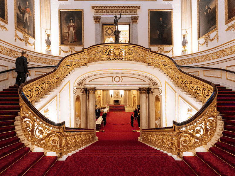 Take full Royal Tour at Buckingham Palace