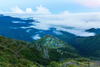 Navigate the thrilling zigzag roads of Zuluk, Sikkim
