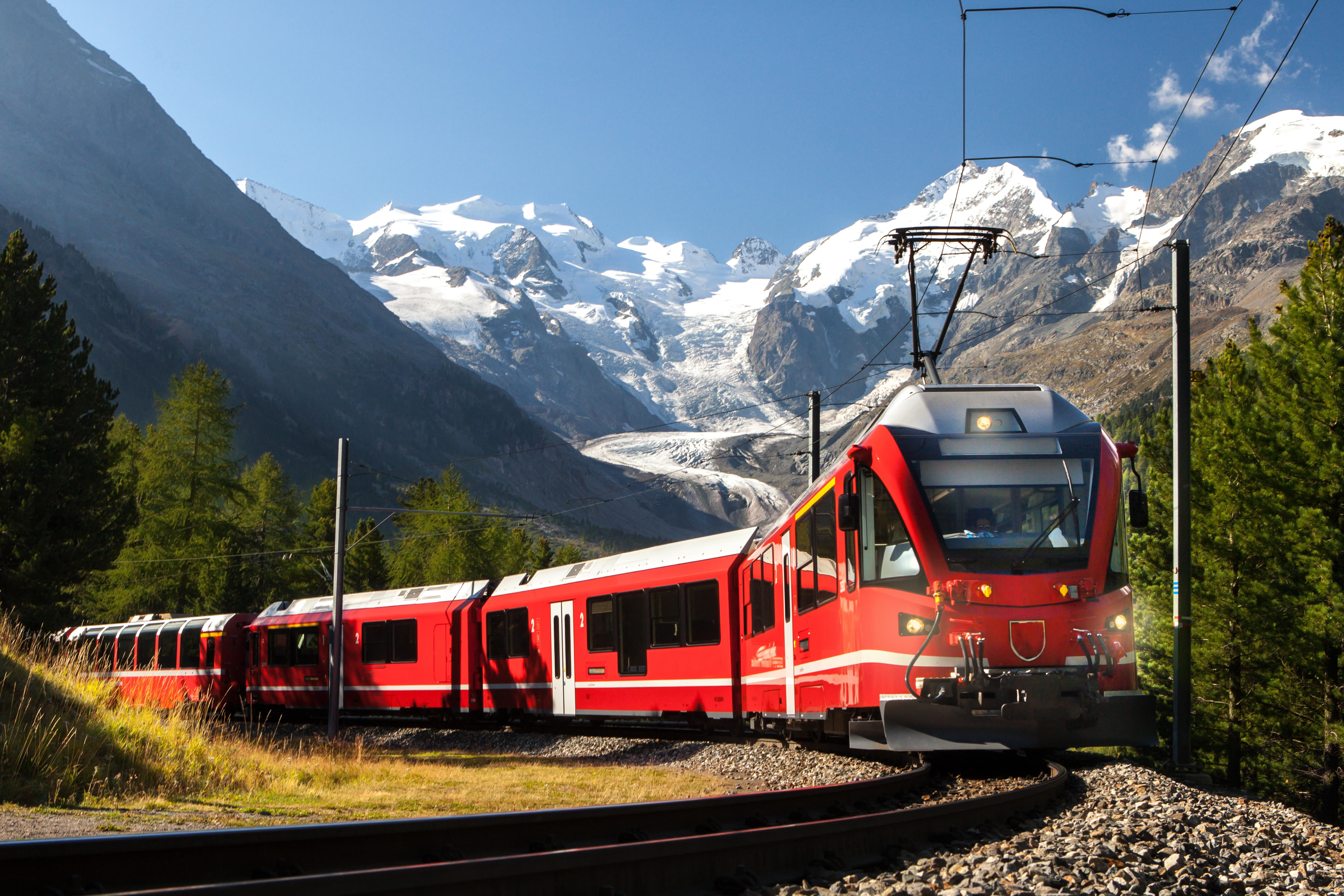 Take an amazing ride and enjoy your day travelling in Bernina Express