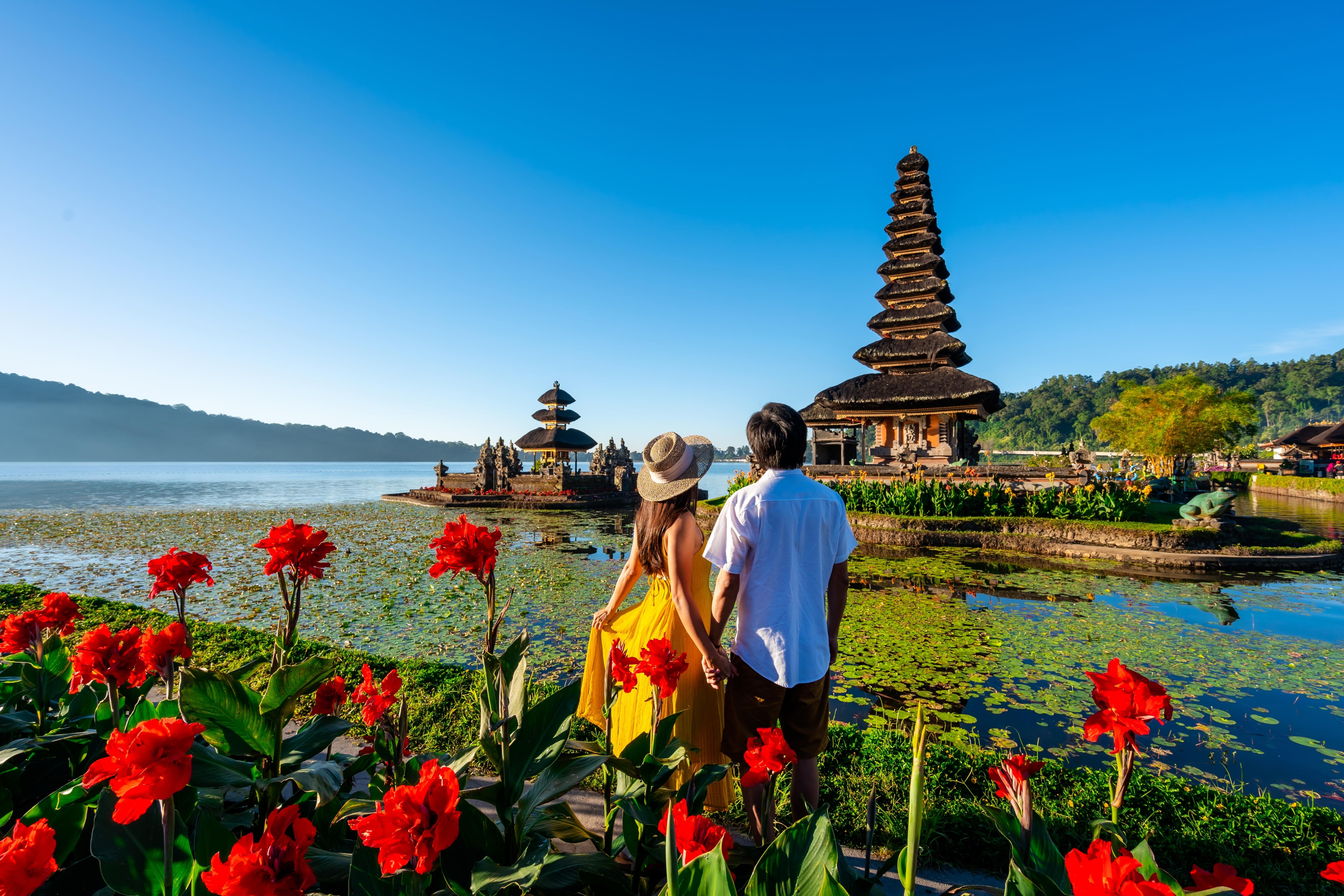 Couple at Ulun Danu Temple, Bali