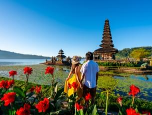 Couple at Ulun Danu Temple, Bali