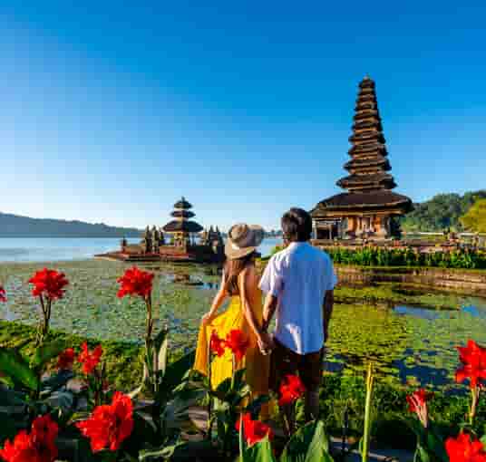 Couple at Ulun Danu Temple, Bali