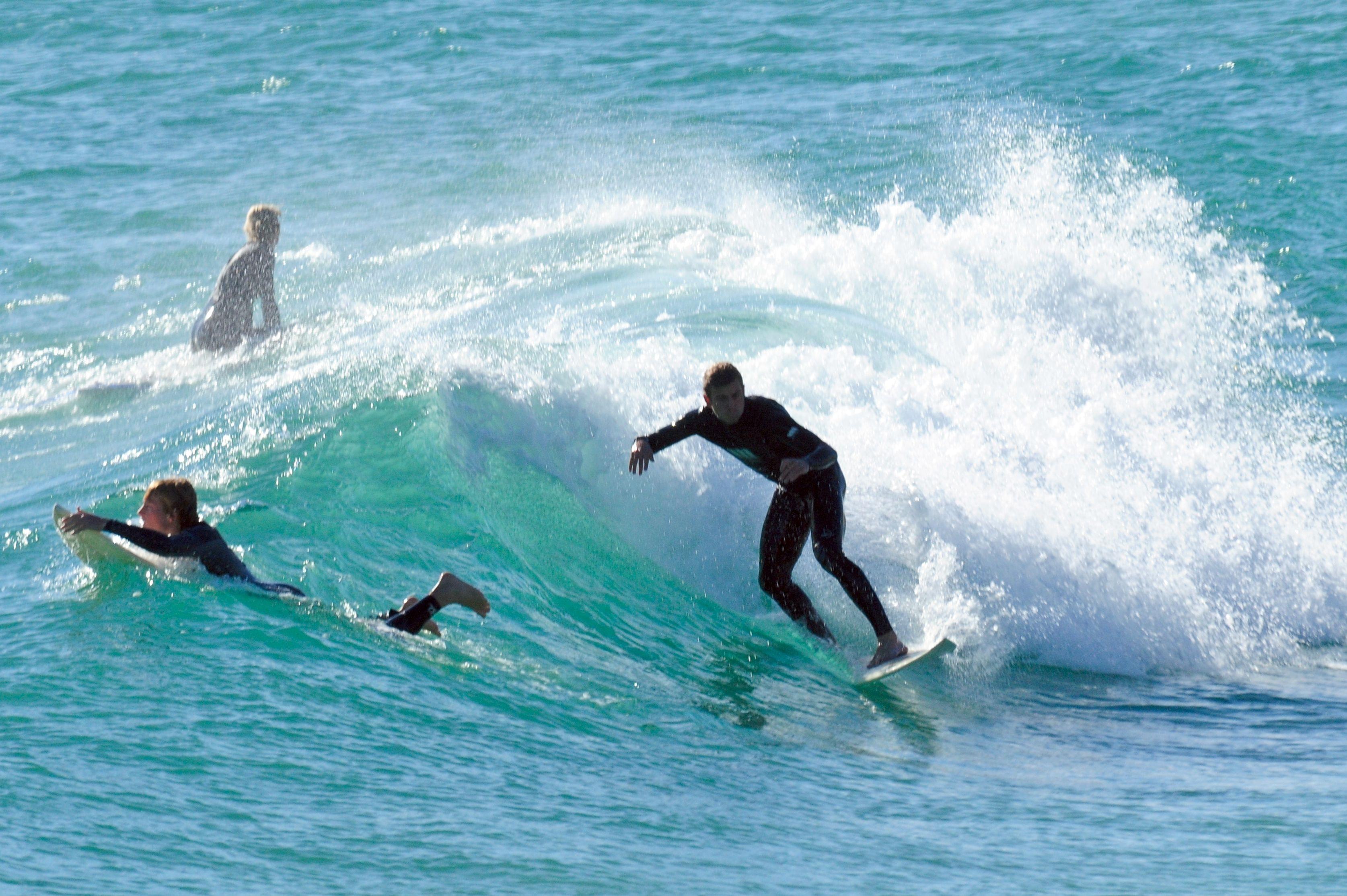 Surfing, Bali