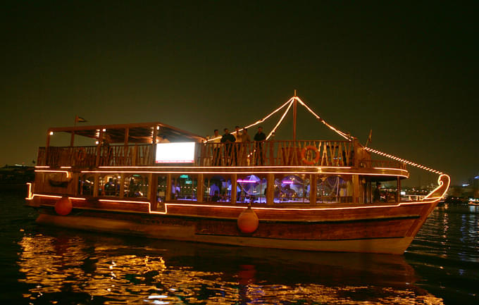 Tips 4-Star Dhow Cruise Dinner at Dubai Creek