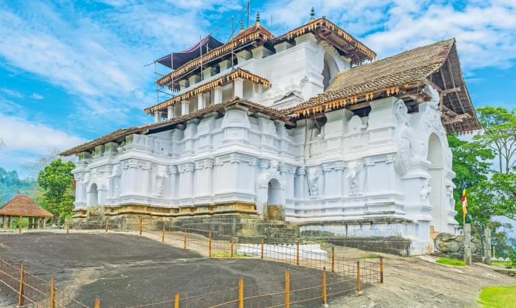 Lankatilaka Vihara Temple Overview