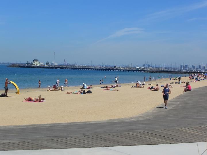 Quiet_before_midday_-_St_Kilda_Beach_and_Pier_(3166045772).jpg