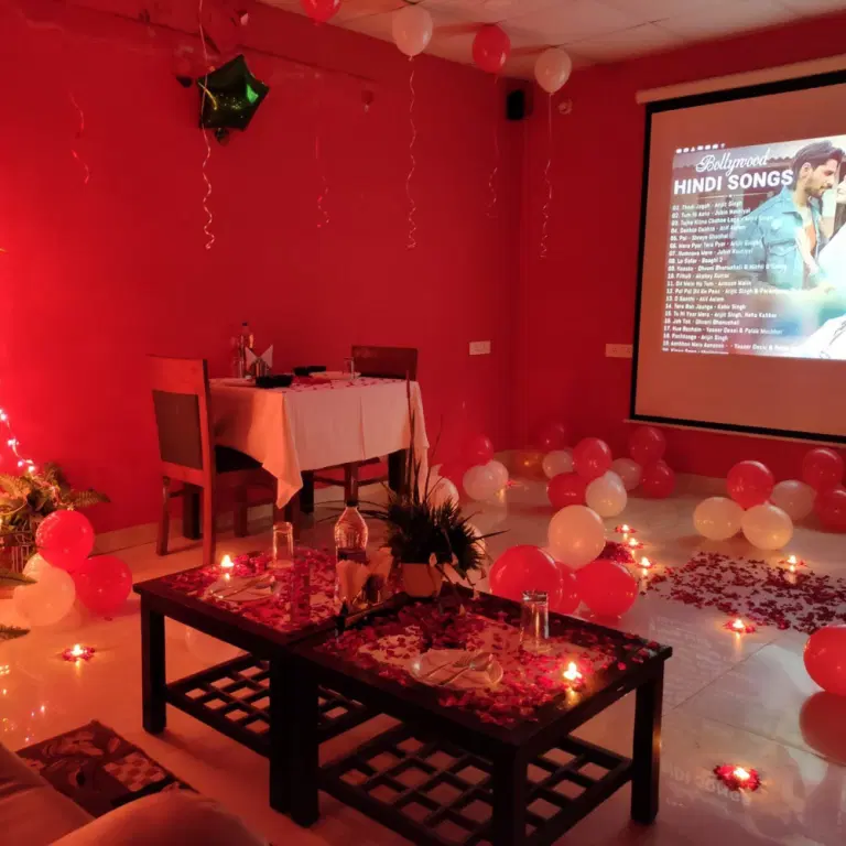 Enjoy candlelight dinner with a private movie screening in Gurgaon