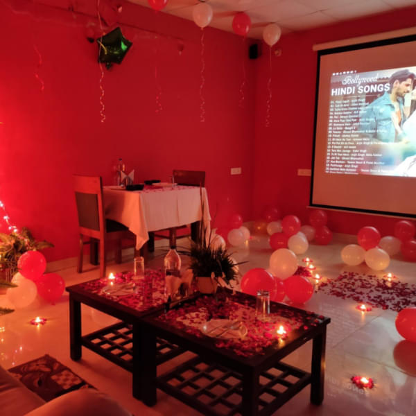 Candlelight Dinner With Private Movie Screening Gurgaon Image