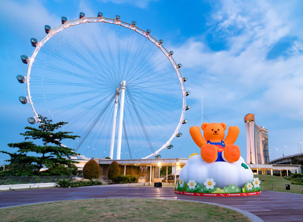 Wiggle Wiggle in the Sky at Singapore Flyer