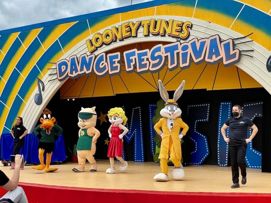 Watch fun live shows starring Looney Tunes characters