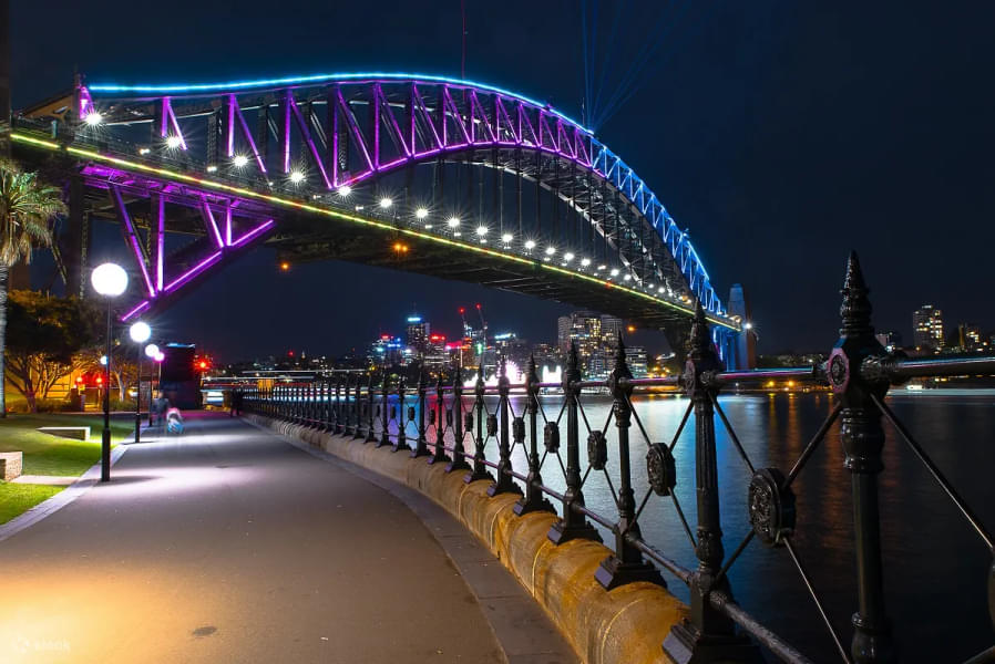 Vivid Photography Walking Tour in Sydney Image