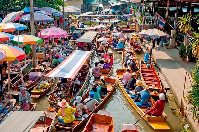 Bang Khu Wiang Floating Market Overview