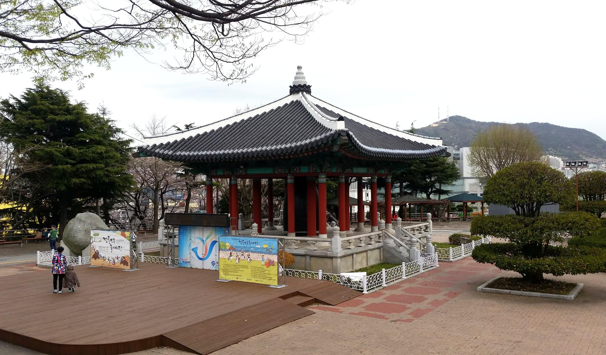 Yongdusan Park Overview