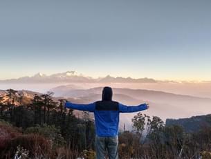 Click pictures with the stunning backdrop of the peaks of Mt. Everest, Kanchenjunga, Lhotse, and Makalu, resembling ‘Sleeping Buddha’