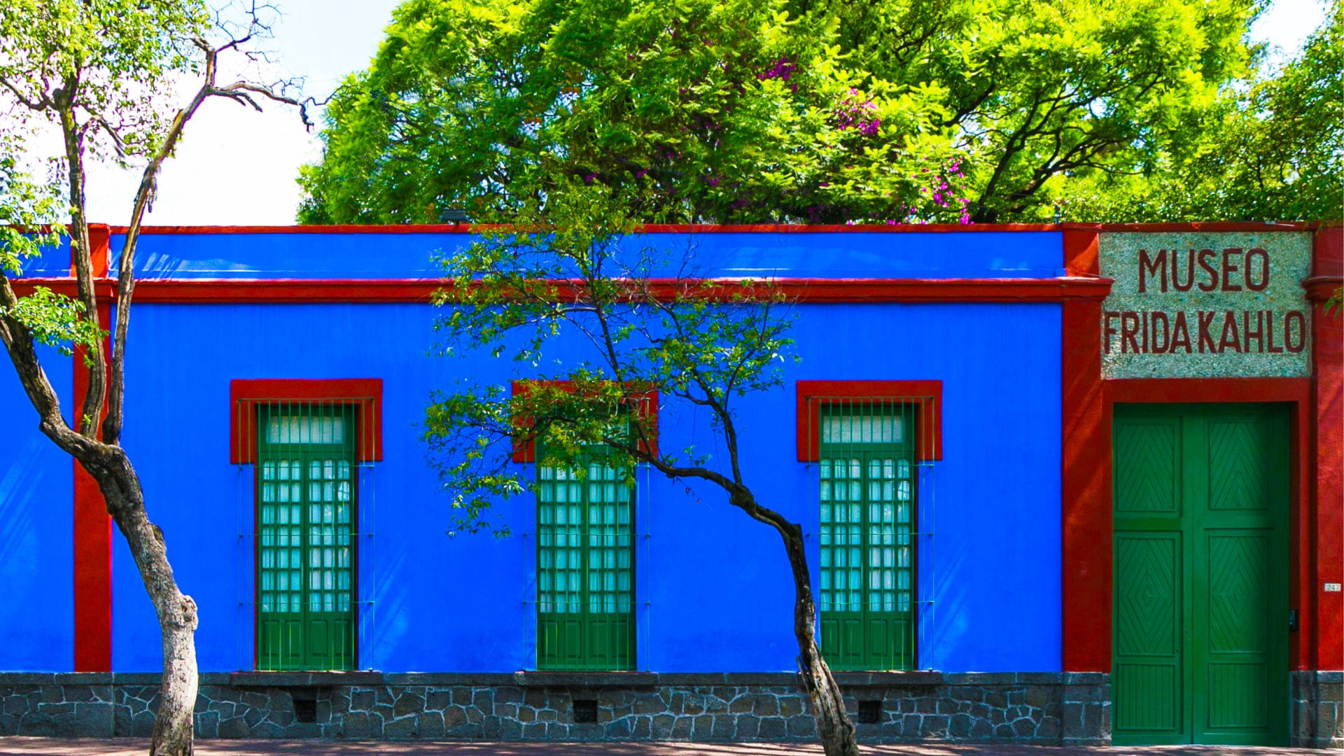 Explore Frida’s Residence