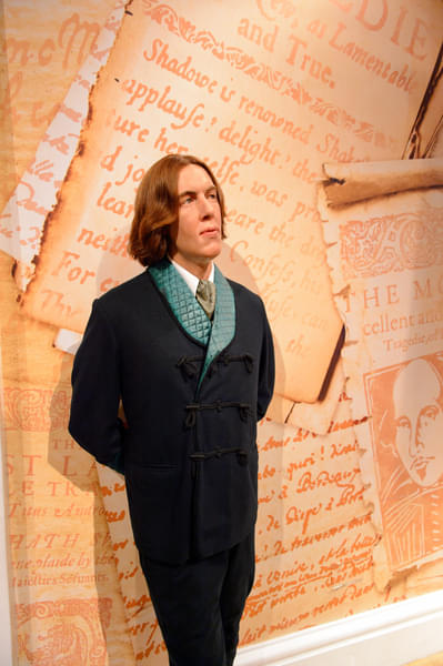 Get up and close with Oscar Wilde, the famous Irish poet