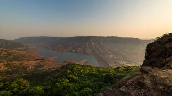 Marvel at the panoramic view of the beautiful valley of Mahabaleshwar from Kates Point