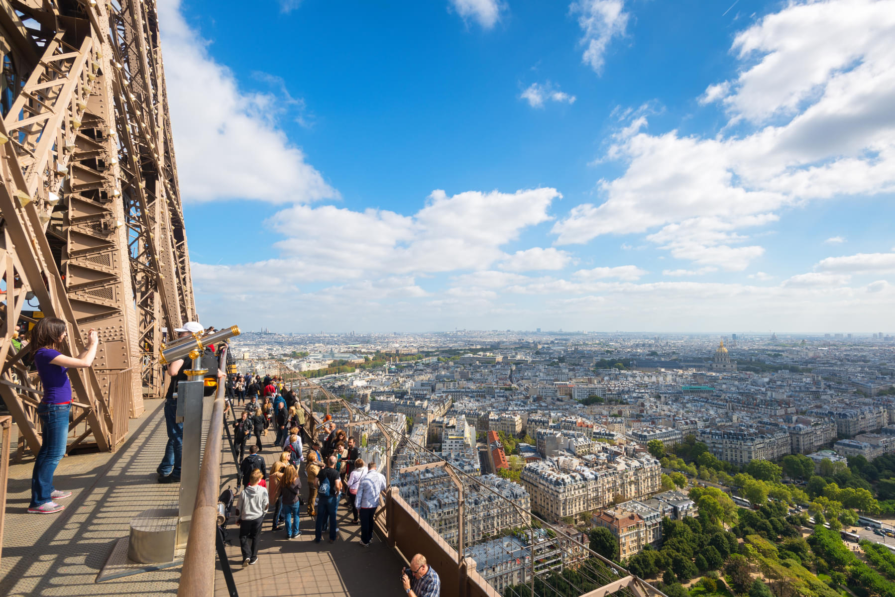 Vistas of Paris from 2nd floor 