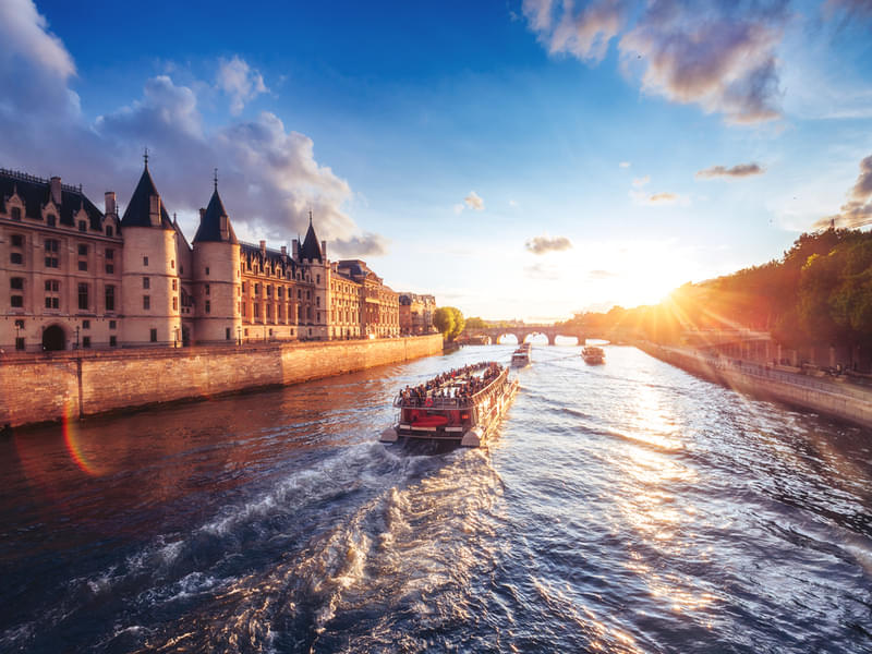 1 Hour Seine River Cruise in Paris