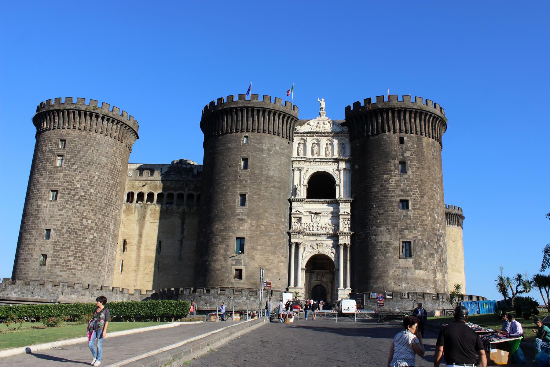 Tips to Visit Castel Nuovo