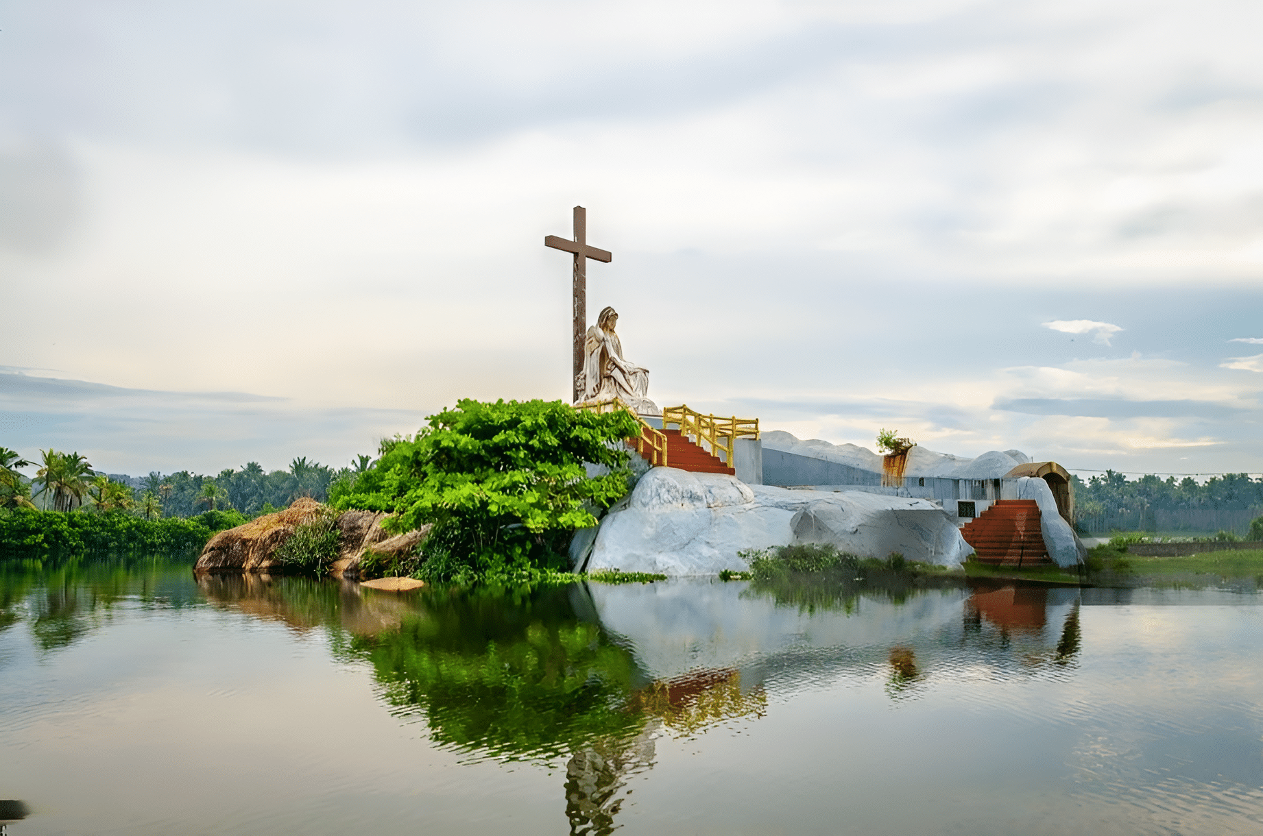 Saint Mary Statue Island Overview