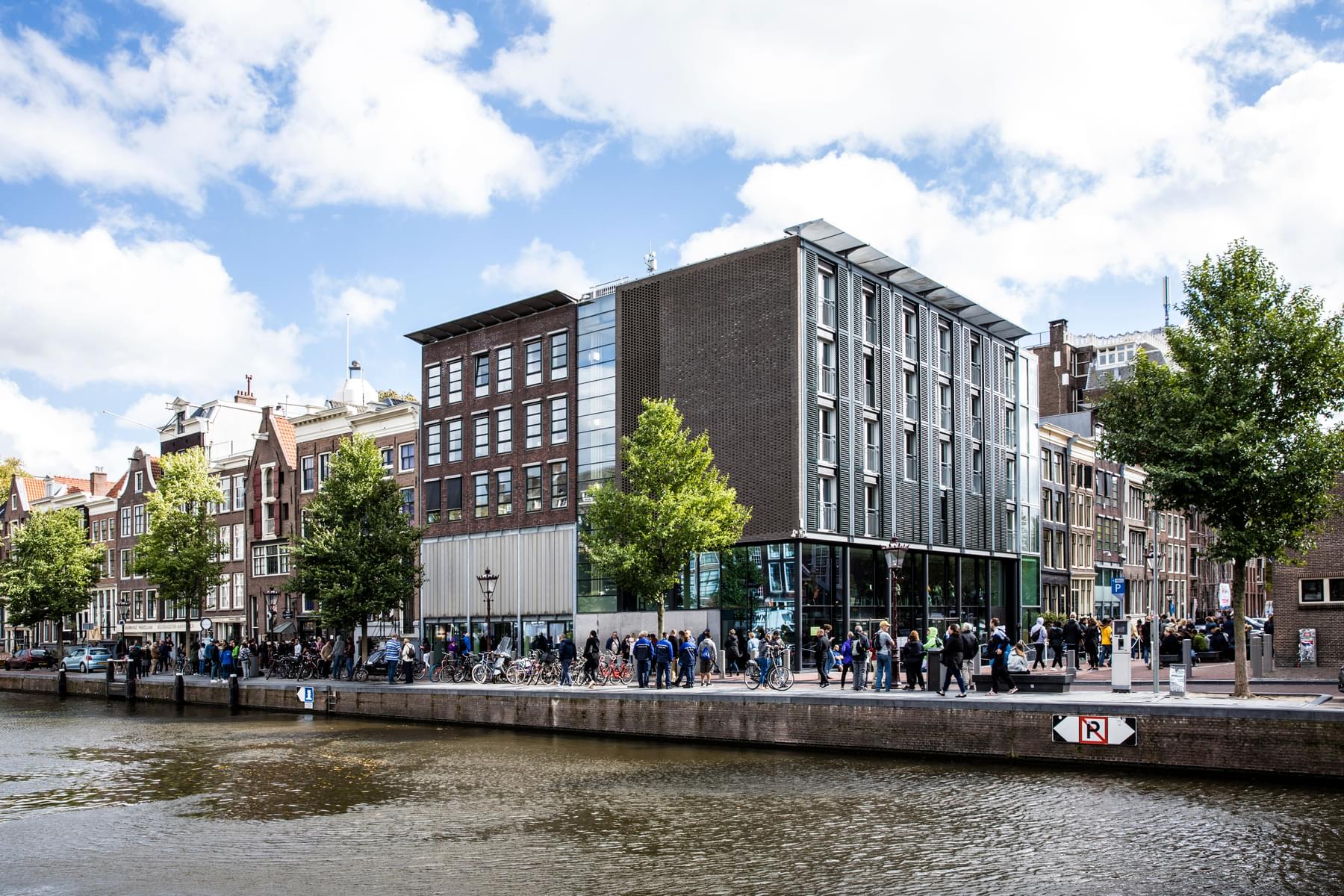 Anne Frank House: Her Untold Story of Courage And Resilience