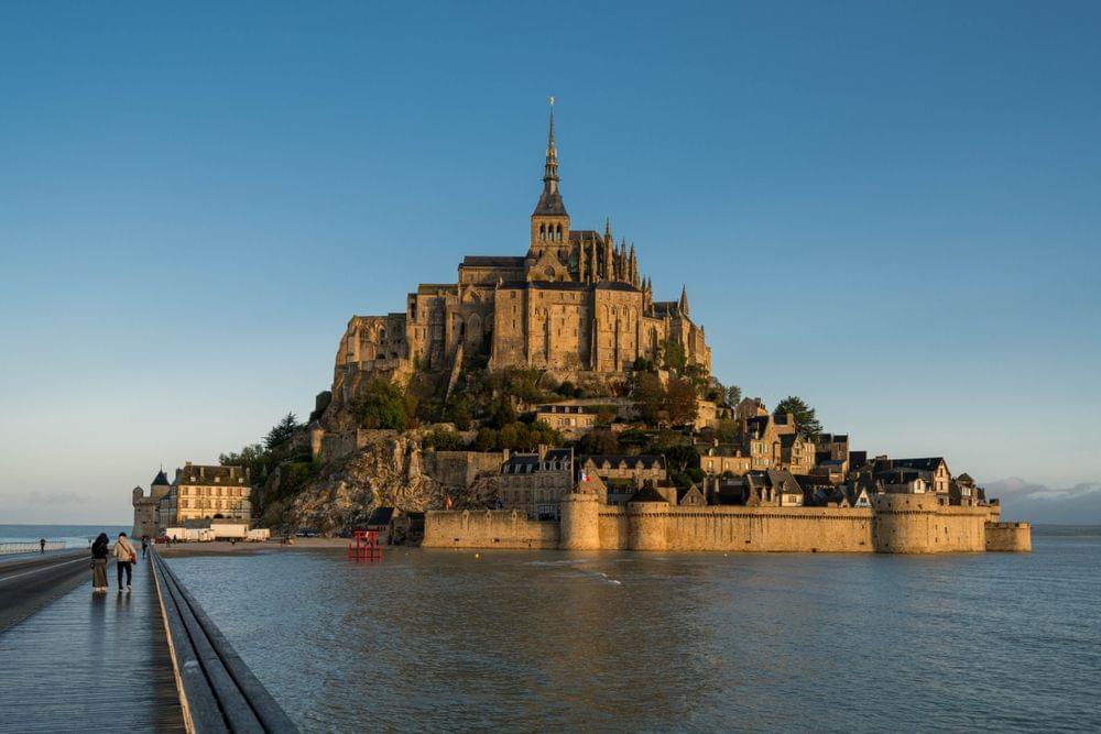 西嶋俊親、『風涛杳然（LE MONT-SAINT MICHEL）』 Mont-Saint-Michel - Simple English Wikipedia, the free