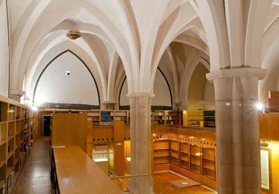 Stroll in the Chapel of San Martín
