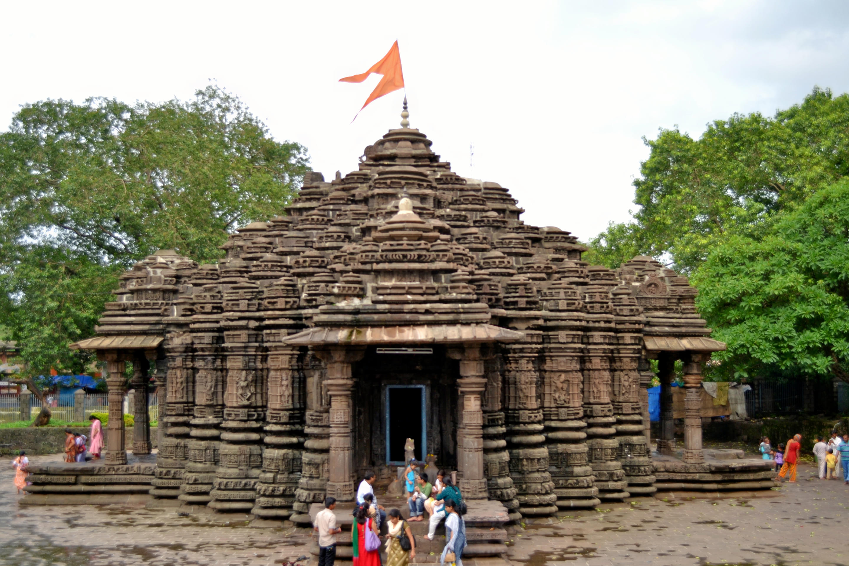 Khandeshwar Shiva Temple Overview