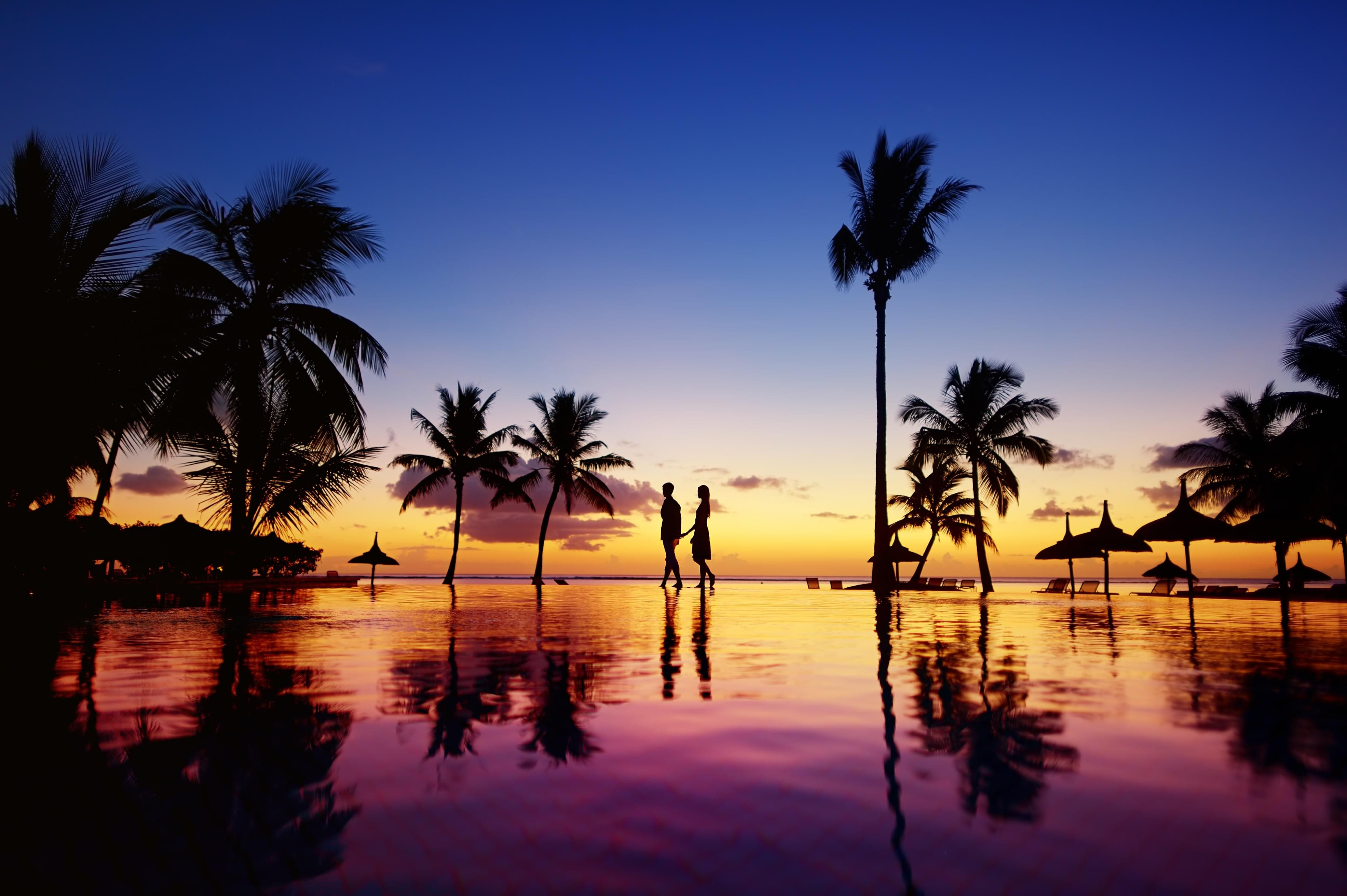 Stroll around mesmerizing beaches of Mauritius with your loved one!