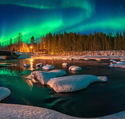Northern Lights In Sweden With Dinner On The Ice