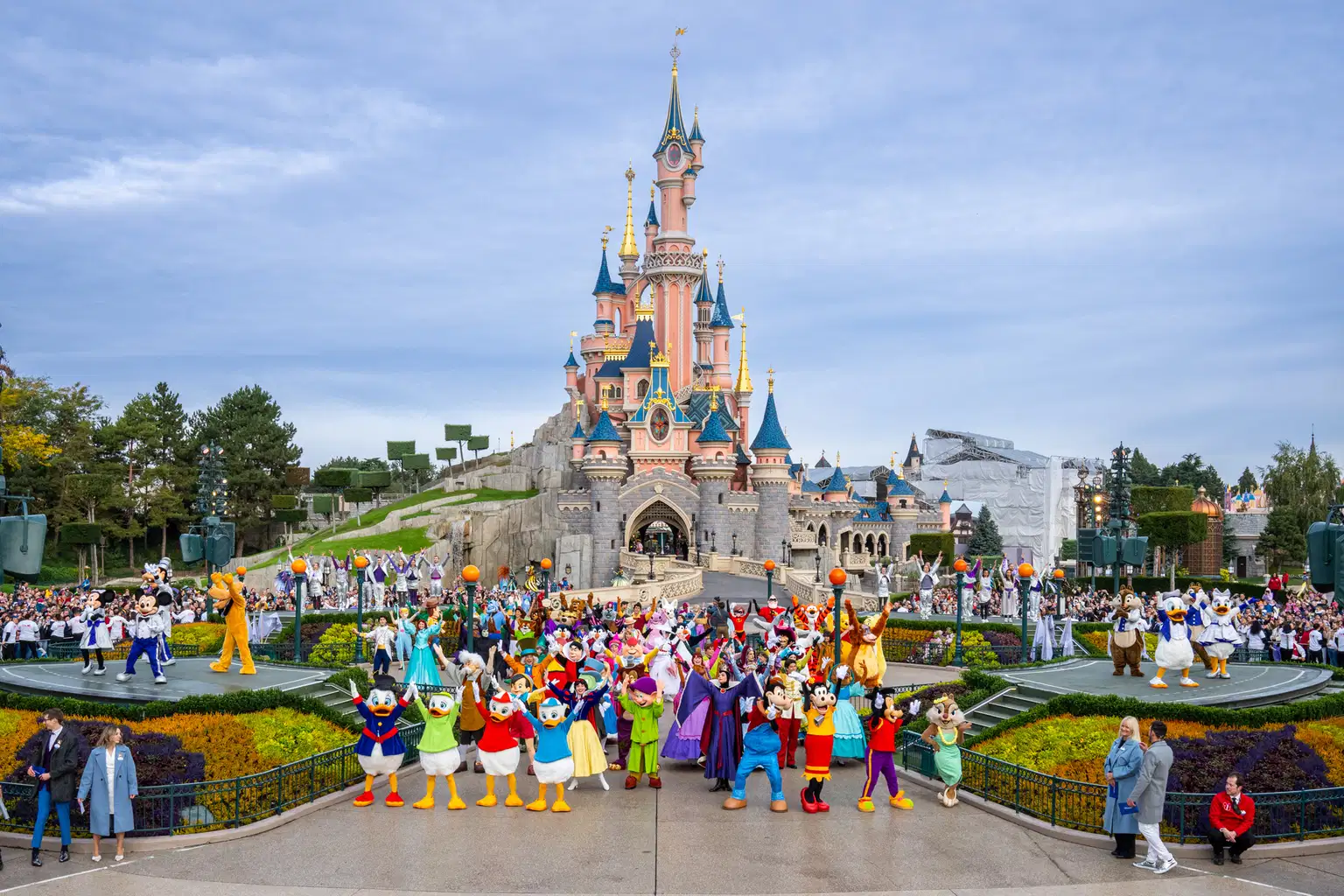 Disneyland Paris Entry Tickets || Last-minute Entrance Tickets Available