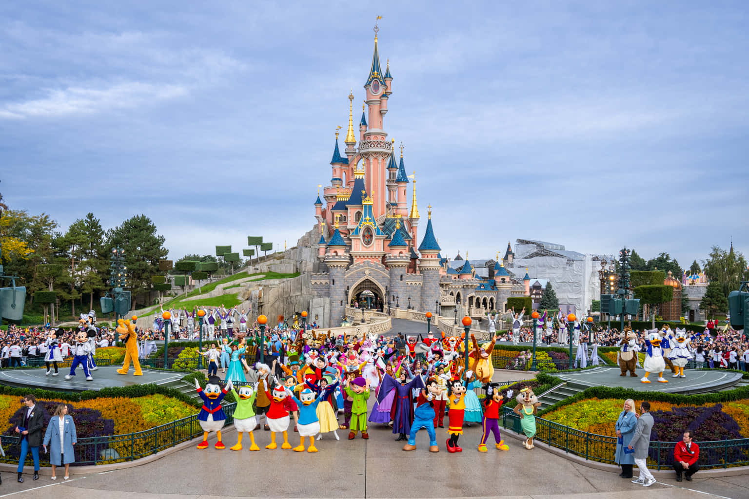 Disneyland Paris Entry Tickets || Last-minute Entrance Tickets Available