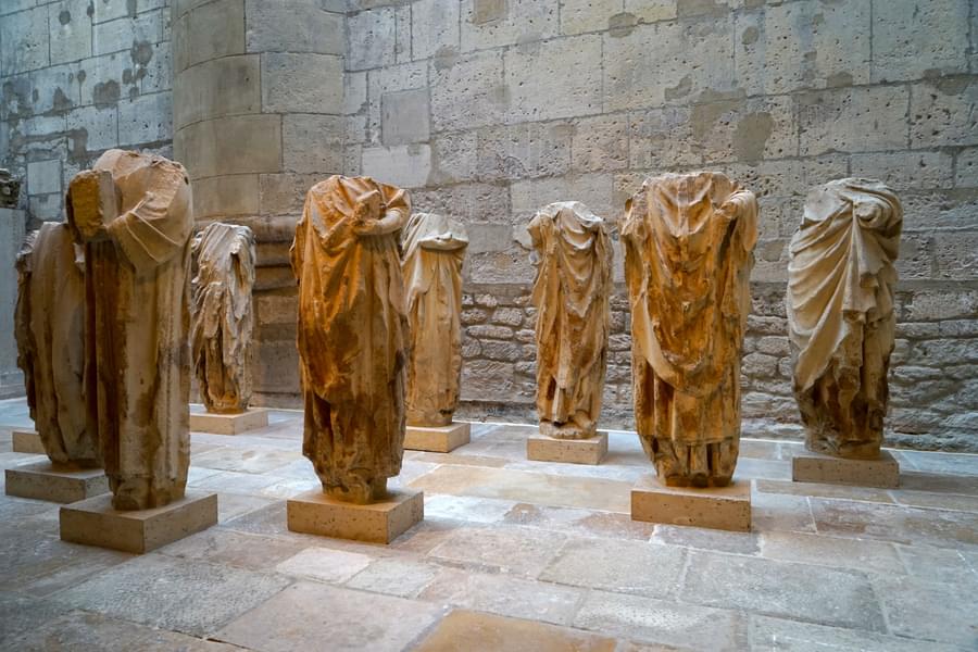 statues at cluny museum paris