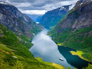 Naeroyfjorden boat cruise