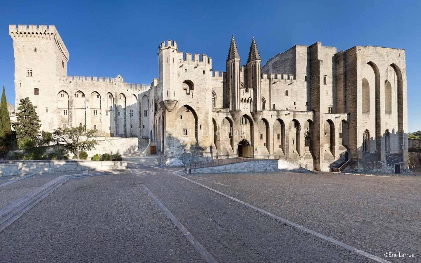 Palais des Papes Overview